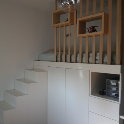 Décoration intérieure, aménagement, rénovation et suivi de chantier Chambre enfant ado Lyon Caluire, style scandinave contemporain élégant et naturel - Chambre enfant ado avec mezzanine esprit cabane scandinave