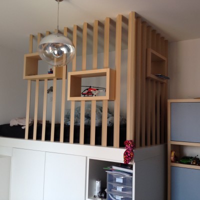 Décoration intérieure, aménagement, rénovation et suivi de chantier Chambre enfant ado Lyon Caluire, style scandinave contemporain élégant et naturel - Chambre enfant ado avec mezzanine esprit cabane scandinave