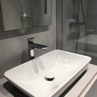 Salle de bain de style contemporain chic - Décoration intérieure, aménagement et maîtrise d'oeuvre appartement à Lyon - Réalisation agence Vertinea Décoration intérieure Lyon