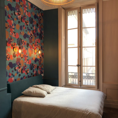 Suite parentale Chambre, salle de bain et placard de style contemporain chic - Décoration intérieure, aménagement et maîtrise d'oeuvre appartement à Lyon - Réalisation agence Vertinea Décoration intérieure Lyon