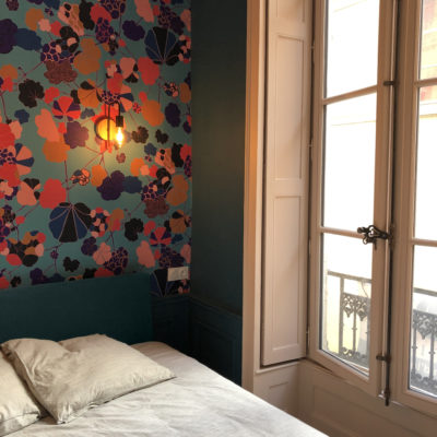 Suite parentale Chambre, salle de bain et placard de style contemporain chic - Décoration intérieure, aménagement et maîtrise d'oeuvre appartement à Lyon - Réalisation agence Vertinea Décoration intérieure Lyon